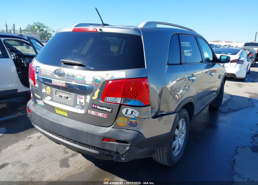 2011 KIA SORENTO VIN: 5XYKT4A21BG160733