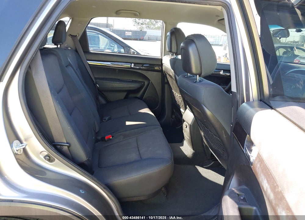 2011 KIA SORENTO VIN: 5XYKT4A21BG160733
