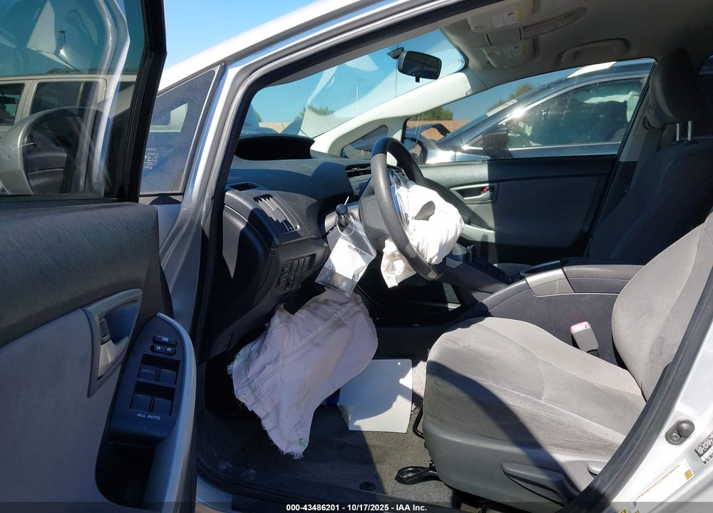 2013 TOYOTA PRIUS TWO VIN: JTDKN3DU0D5581131
