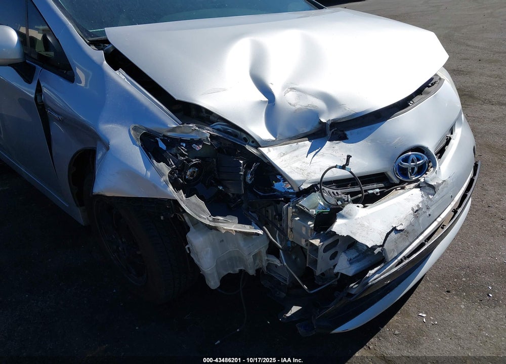 2013 TOYOTA PRIUS TWO VIN: JTDKN3DU0D5581131