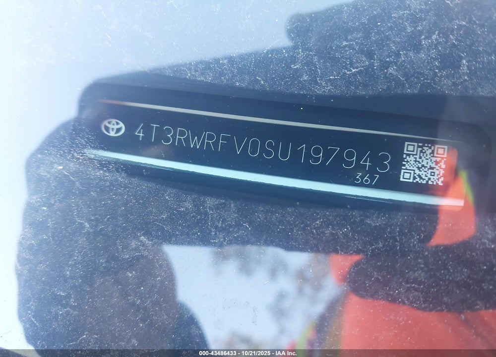 2025 TOYOTA RAV4 HYBRID XLE VIN: 4T3RWRFV0SU197943