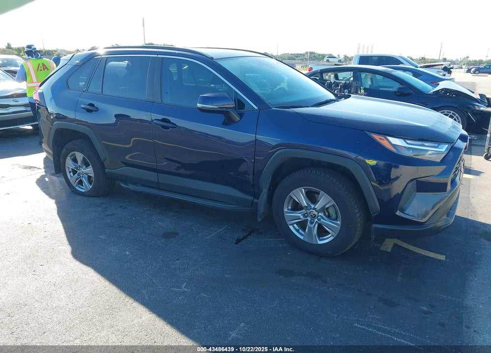 2022 TOYOTA RAV4 XLE VIN: 2T3W1RFV3NW193195