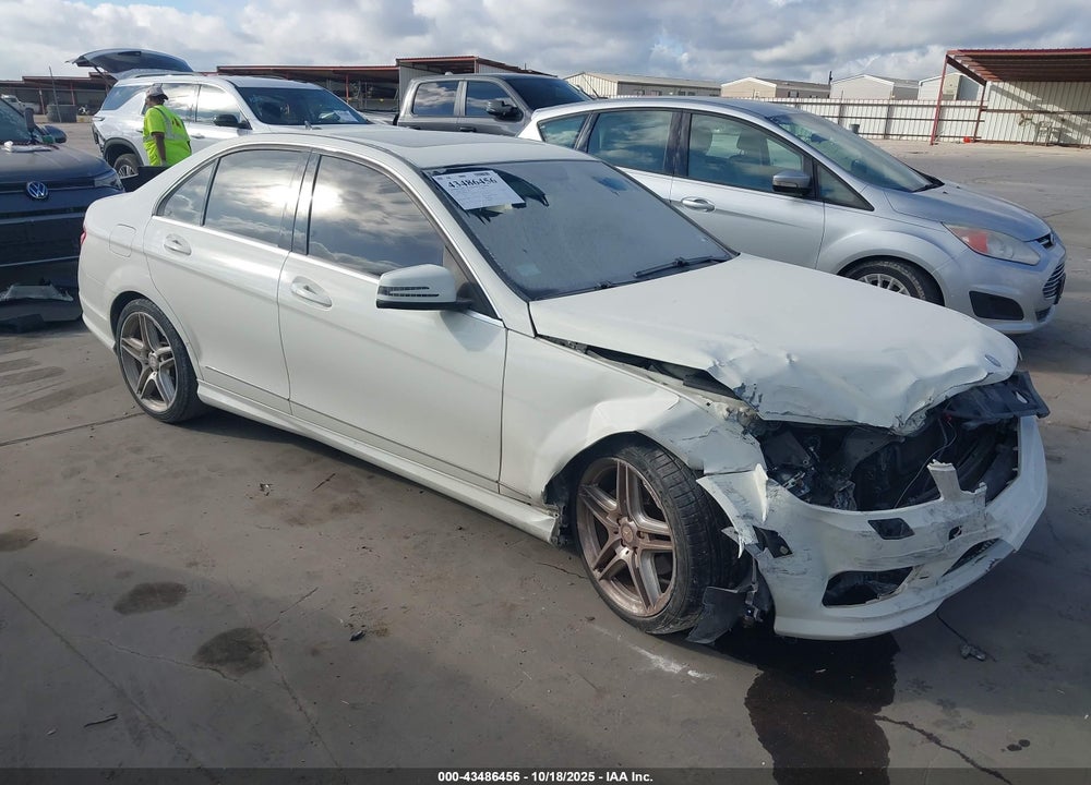 2011 MERCEDES-BENZ C 300 SPORT VIN: WDDGF5EB8BF629872