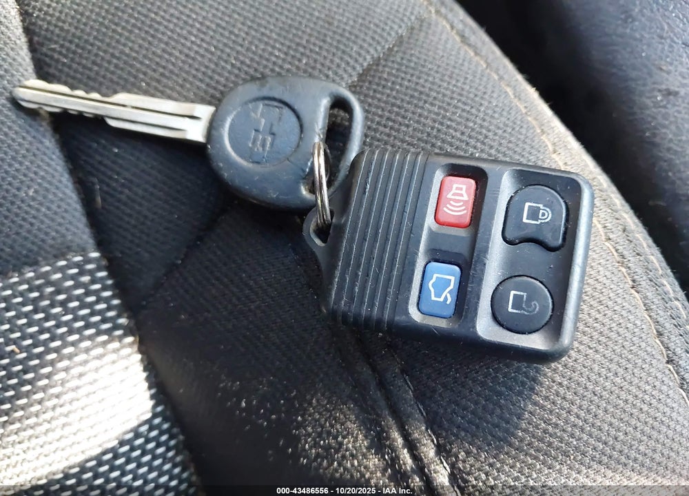 2006 HUMMER H3 VIN: 5GTDN136868161837