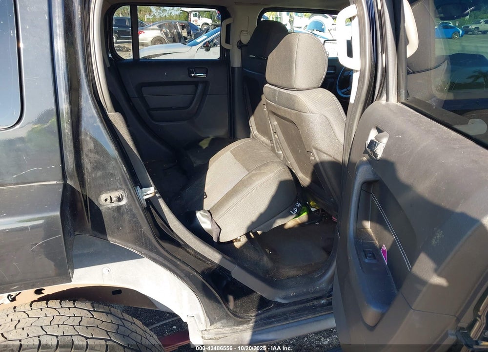 2006 HUMMER H3 VIN: 5GTDN136868161837