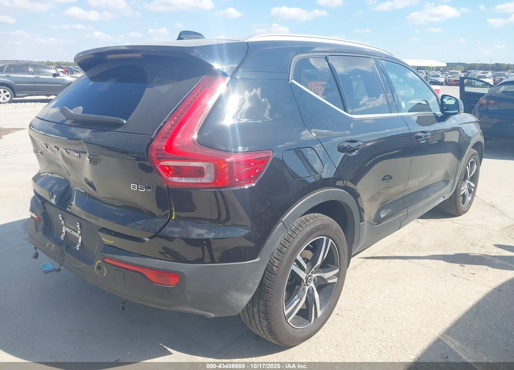 2025 VOLVO XC40 VIN: YV4L12UJXS2557950