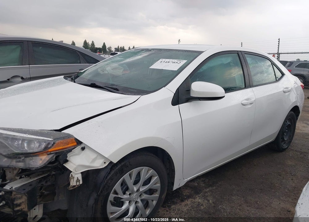 2018 TOYOTA COROLLA LE VIN: 5YFBURHE7JP756661