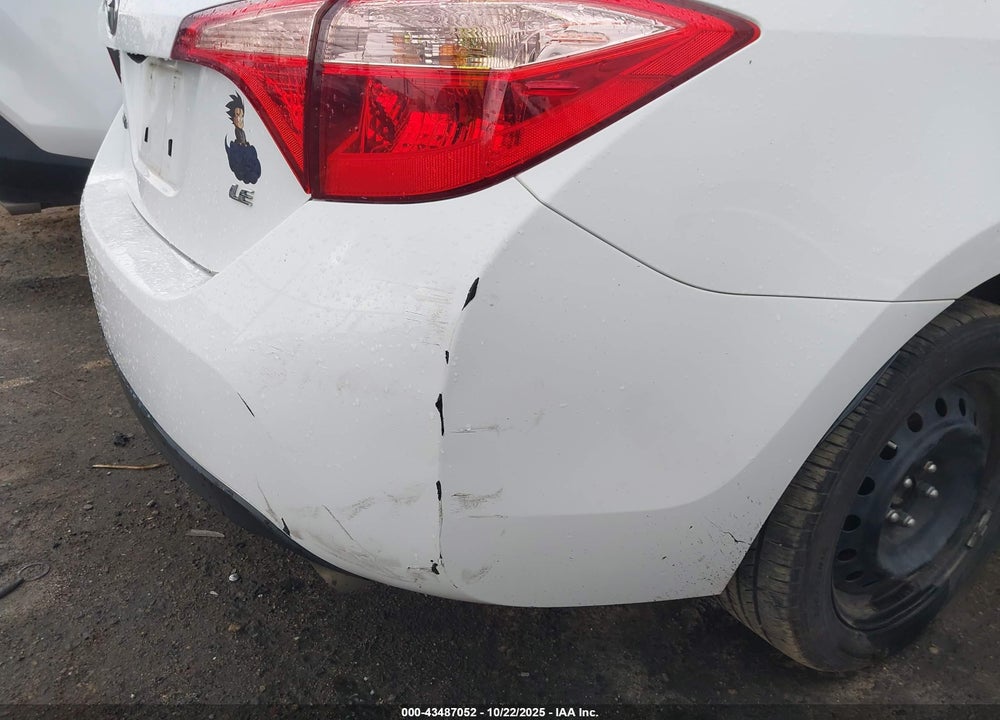 2018 TOYOTA COROLLA LE VIN: 5YFBURHE7JP756661