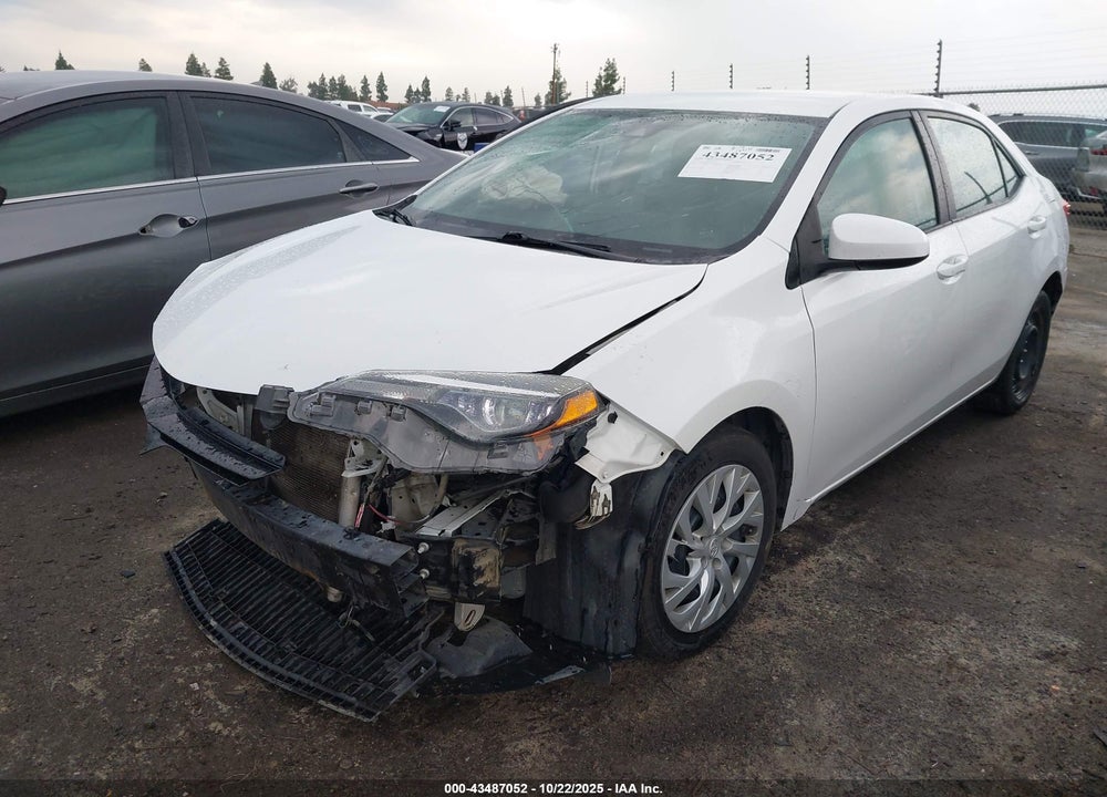 2018 TOYOTA COROLLA LE VIN: 5YFBURHE7JP756661