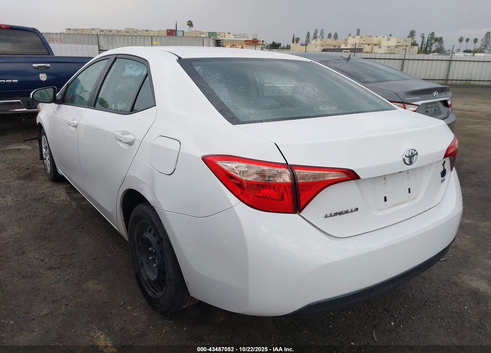 2018 TOYOTA COROLLA LE VIN: 5YFBURHE7JP756661