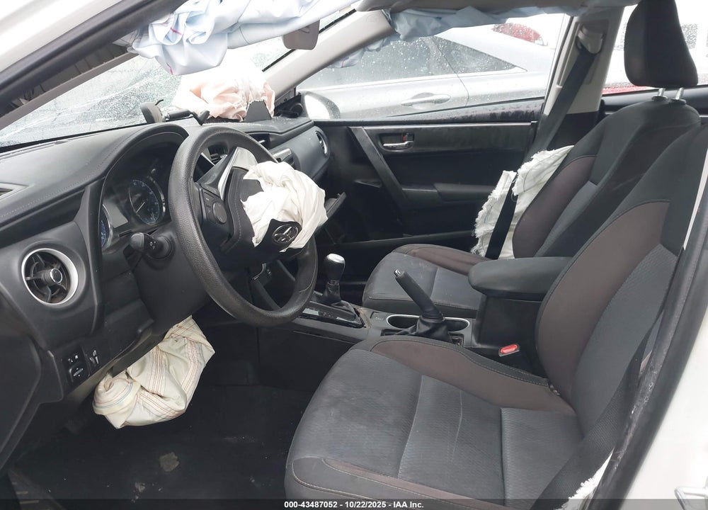 2018 TOYOTA COROLLA LE VIN: 5YFBURHE7JP756661