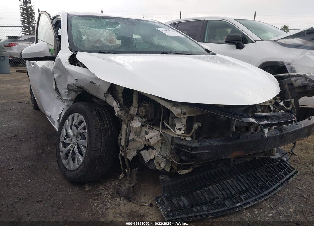 2018 TOYOTA COROLLA LE VIN: 5YFBURHE7JP756661