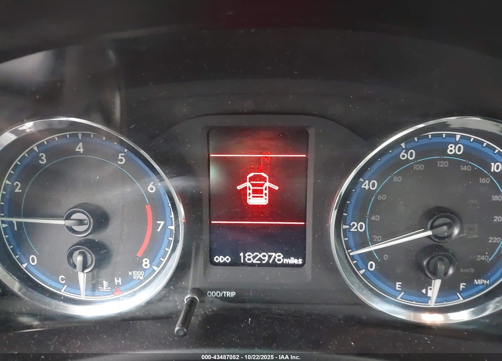 2018 TOYOTA COROLLA LE VIN: 5YFBURHE7JP756661