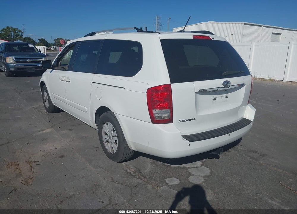 2011 KIA SEDONA LX VIN: KNDMG4C79B6382526
