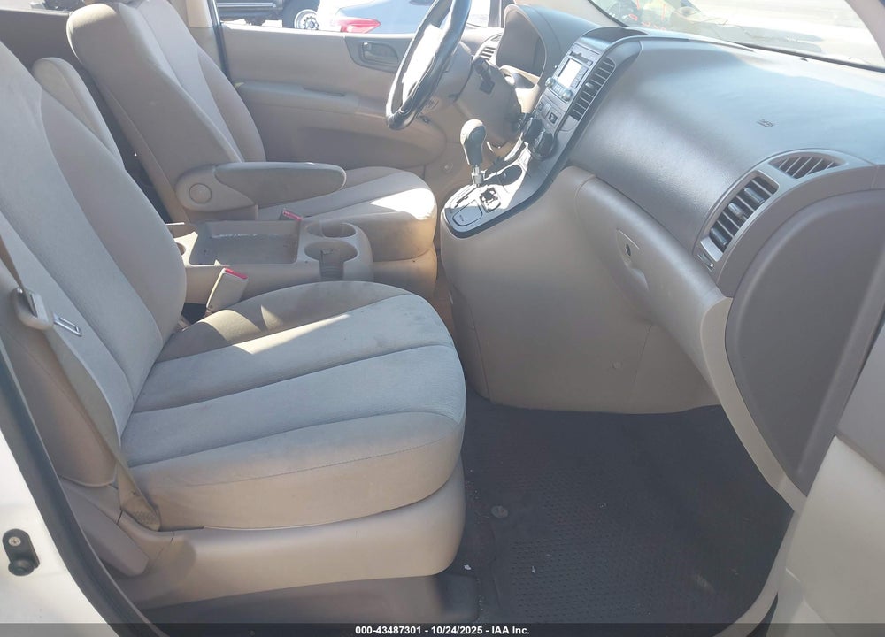 2011 KIA SEDONA LX VIN: KNDMG4C79B6382526