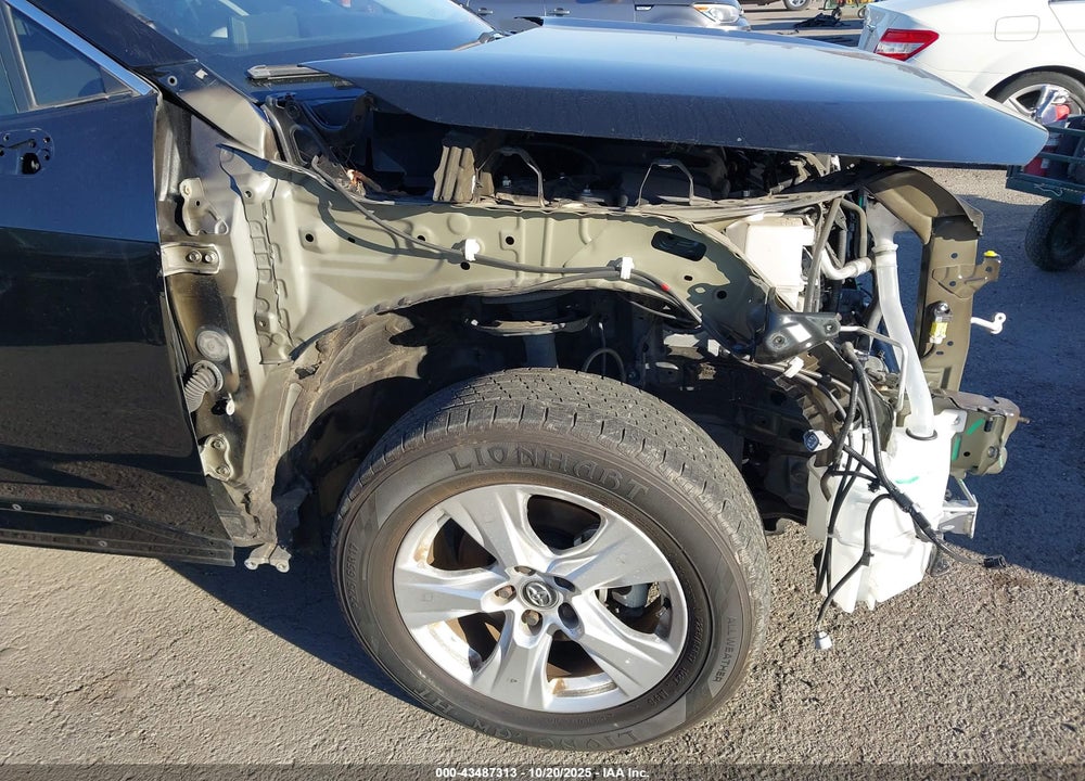 2020 TOYOTA RAV4 XLE VIN: 2T3W1RFV8LW073843