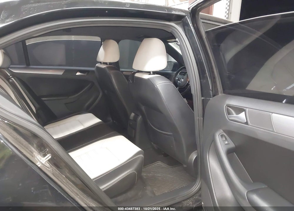 2016 VOLKSWAGEN JETTA 1.8T SPORT VIN: 3VWD17AJ1GM367217
