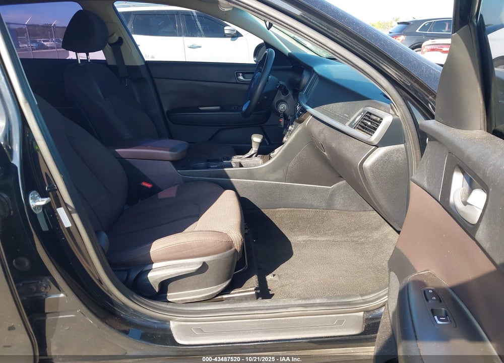 2019 KIA OPTIMA LX VIN: 5XXGT4L34KG326792