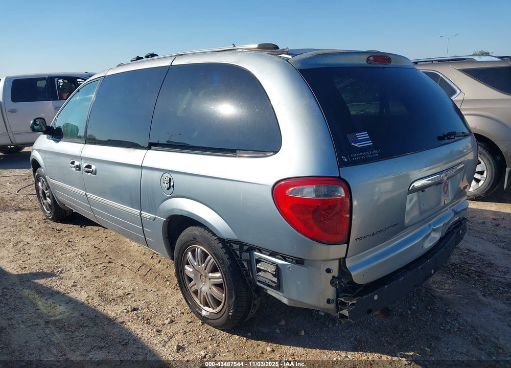 2005 CHRYSLER TOWN & COUNTRY LIMITED VIN: 2C8GP64L15R196995