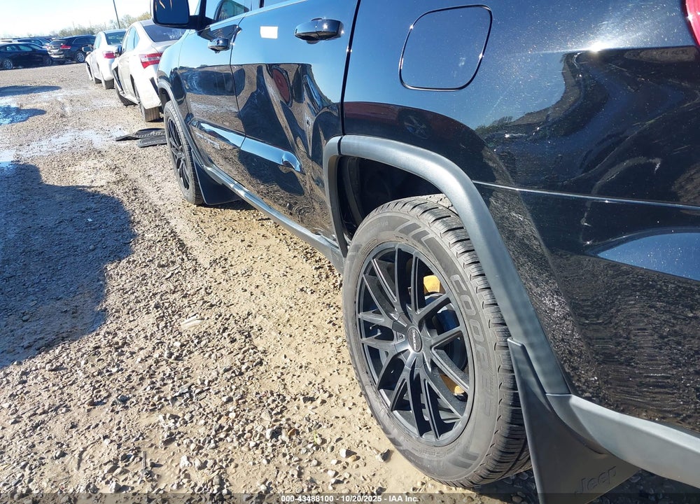 2017 JEEP GRAND CHEROKEE VIN: 1C4RJFBT5HC747943