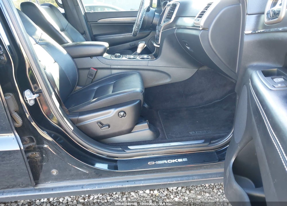 2017 JEEP GRAND CHEROKEE VIN: 1C4RJFBT5HC747943