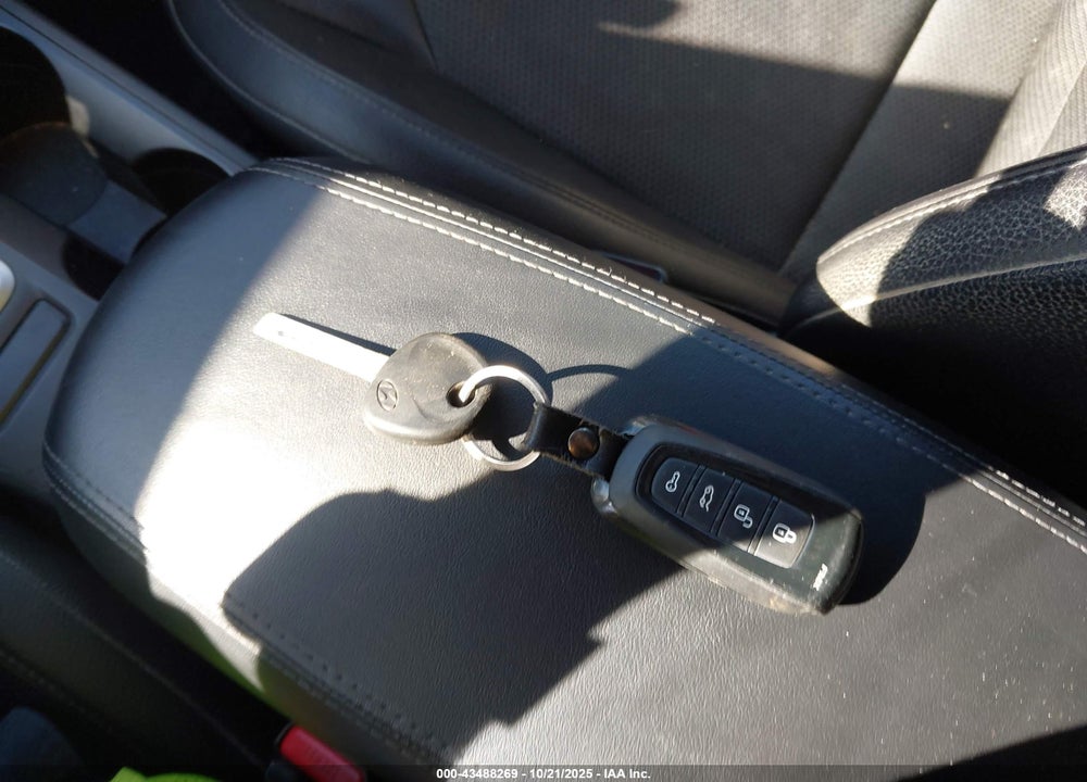 2015 HYUNDAI TUCSON SE VIN: KM8JUCAG9FU081860