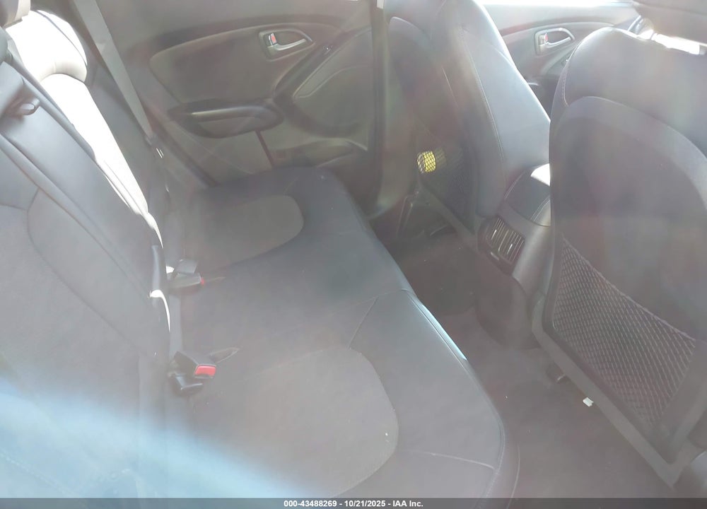 2015 HYUNDAI TUCSON SE VIN: KM8JUCAG9FU081860