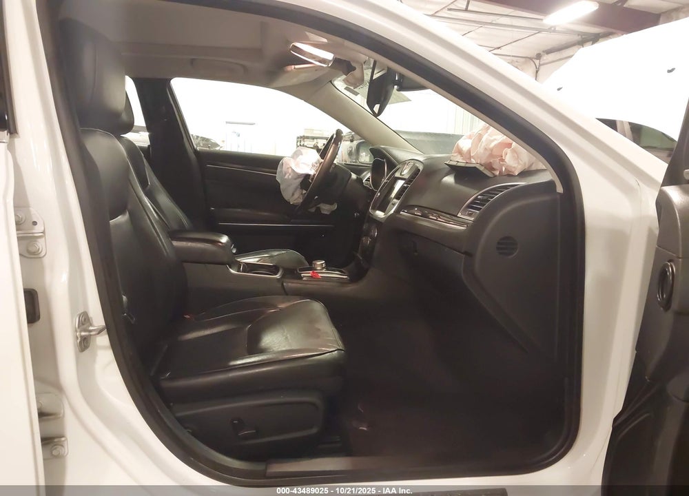 2017 CHRYSLER 300C VIN: 2C3CCAEG4HH596564