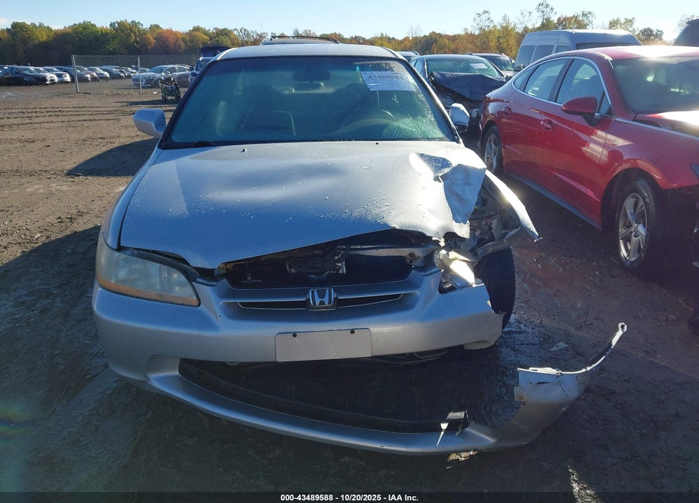 2000 HONDA ACCORD 2.3 LX VIN: 1HGCG5647YA038672