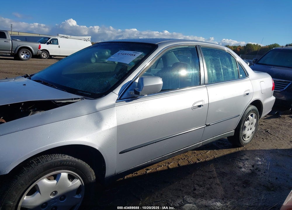 2000 HONDA ACCORD 2.3 LX VIN: 1HGCG5647YA038672