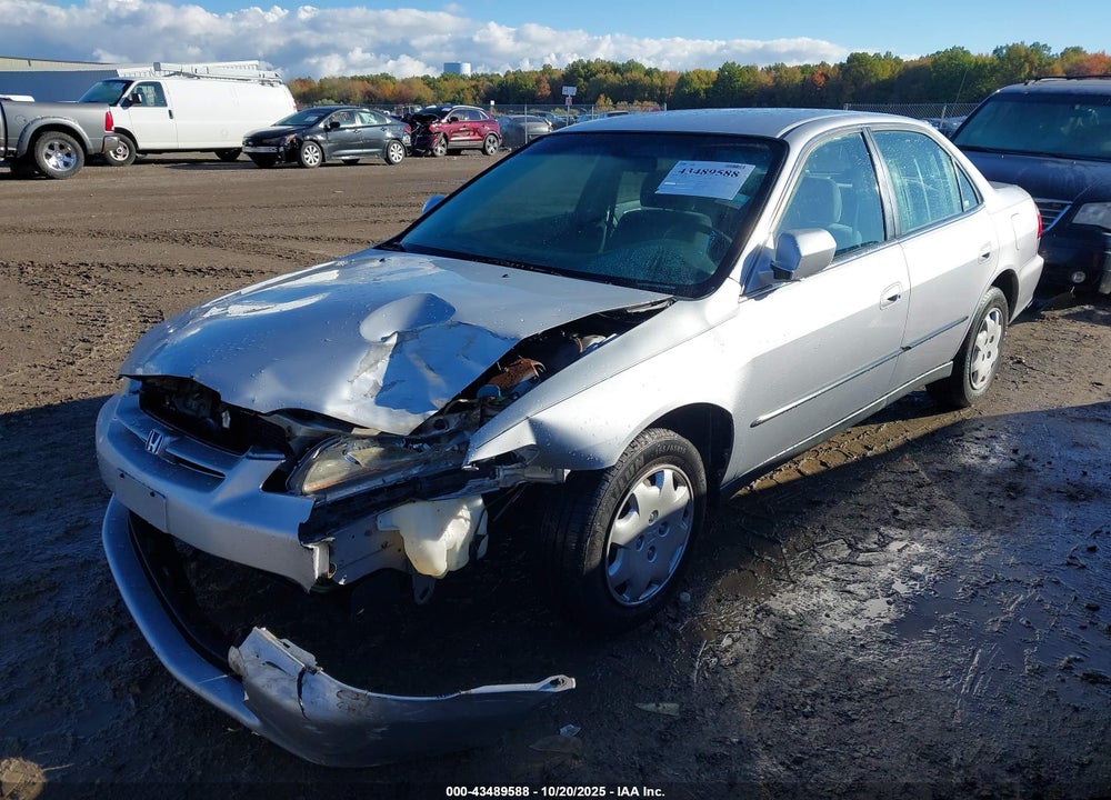 2000 HONDA ACCORD 2.3 LX VIN: 1HGCG5647YA038672