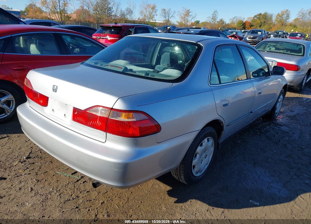 2000 HONDA ACCORD 2.3 LX VIN: 1HGCG5647YA038672
