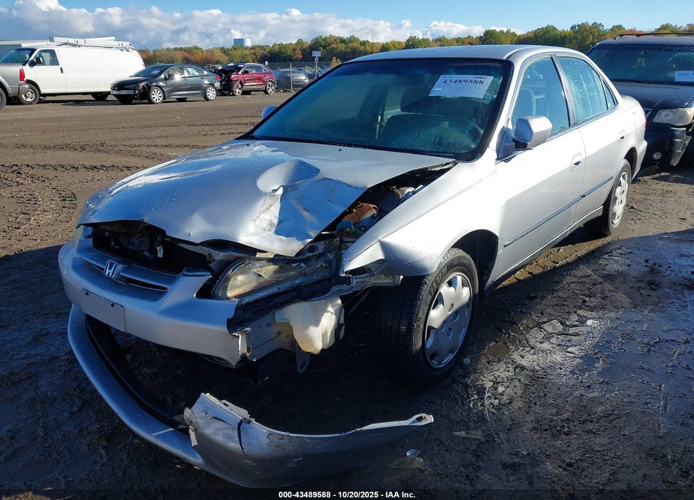 2000 HONDA ACCORD 2.3 LX VIN: 1HGCG5647YA038672