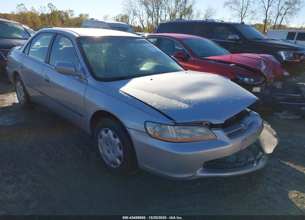 2000 HONDA ACCORD 2.3 LX VIN: 1HGCG5647YA038672