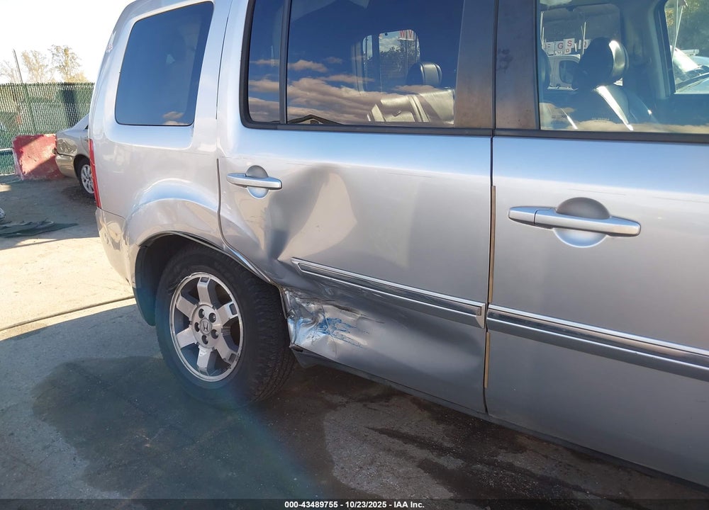 2010 HONDA PILOT TOURING VIN: 5FNYF4H93AB006907