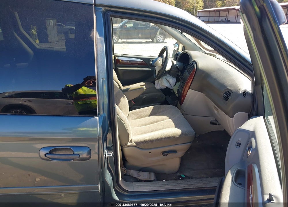 2007 CHRYSLER TOWN & COUNTRY LX VIN: 2A4GP44R47R245307