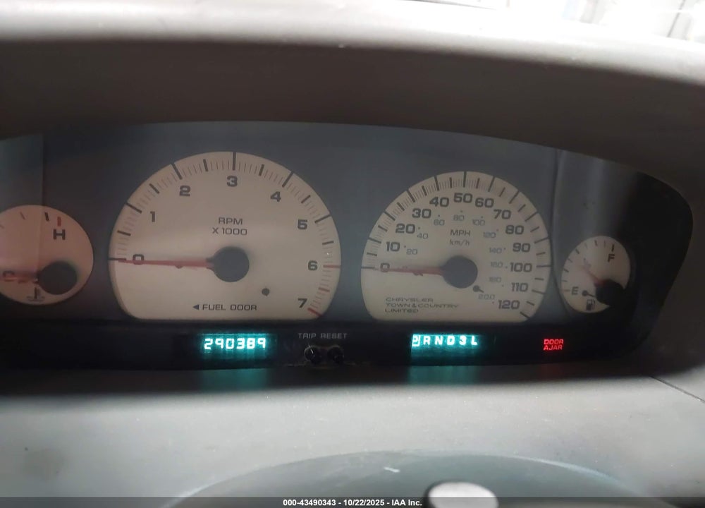 2000 CHRYSLER TOWN & COUNTRY LIMITED VIN: 1C4GP64L7YB653460