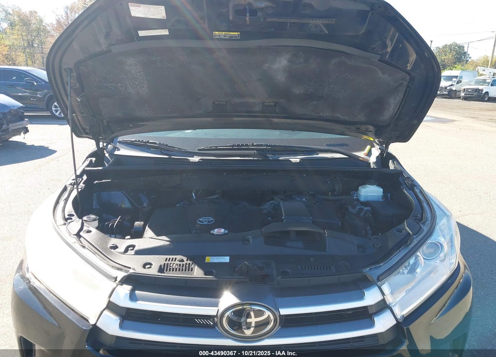 2019 TOYOTA HIGHLANDER VIN: 5TDBZRFH4KS712754