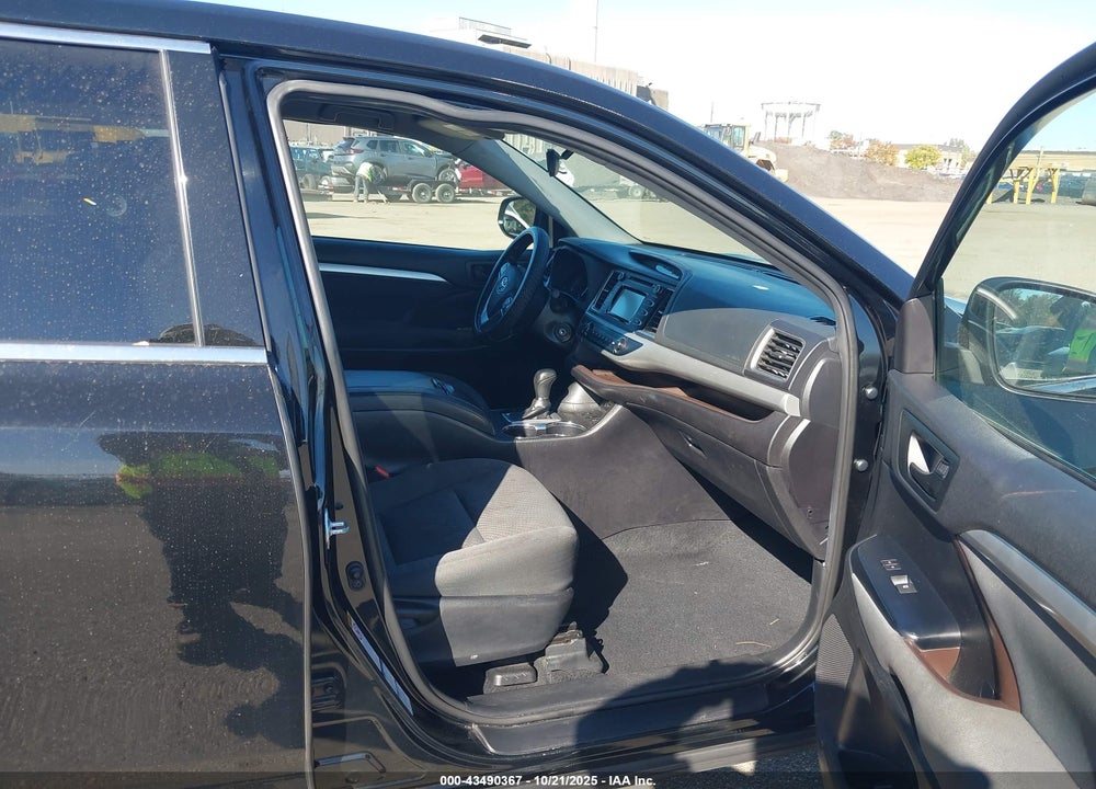 2019 TOYOTA HIGHLANDER VIN: 5TDBZRFH4KS712754