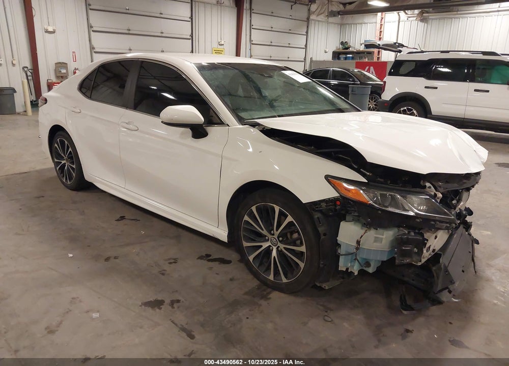 2018 TOYOTA CAMRY SE VIN: 4T1B11HK5JU078121