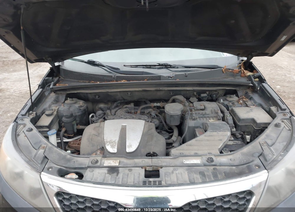 2011 KIA SORENTO LX V6 VIN: 5XYKTDA25BG075636