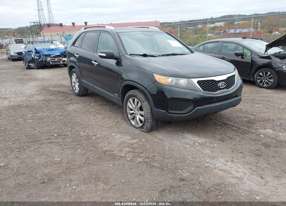 2011 KIA SORENTO LX V6 VIN: 5XYKTDA25BG075636