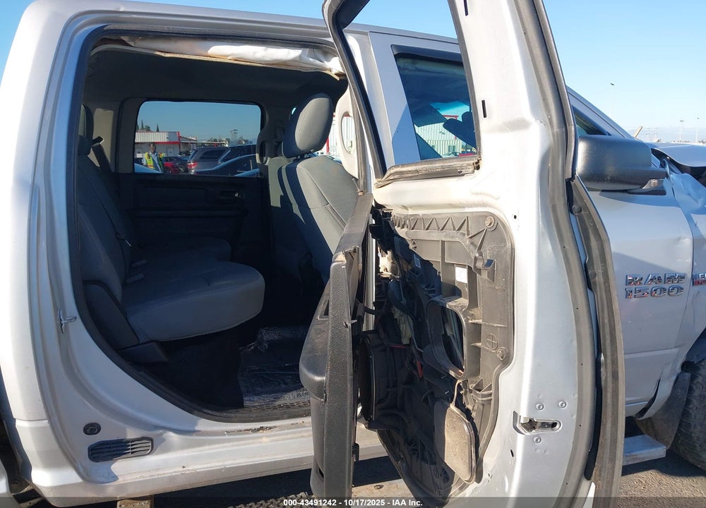 2014 RAM 1500 EXPRESS VIN: 1C6RR7KT3ES200306
