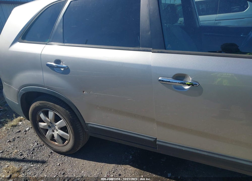 2013 KIA SORENTO VIN: 5XYKT4A14DG419533