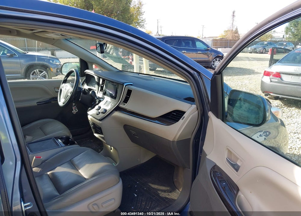 2015 TOYOTA SIENNA XLE 7 PASSENGER VIN: 5TDDK3DC4FS103106