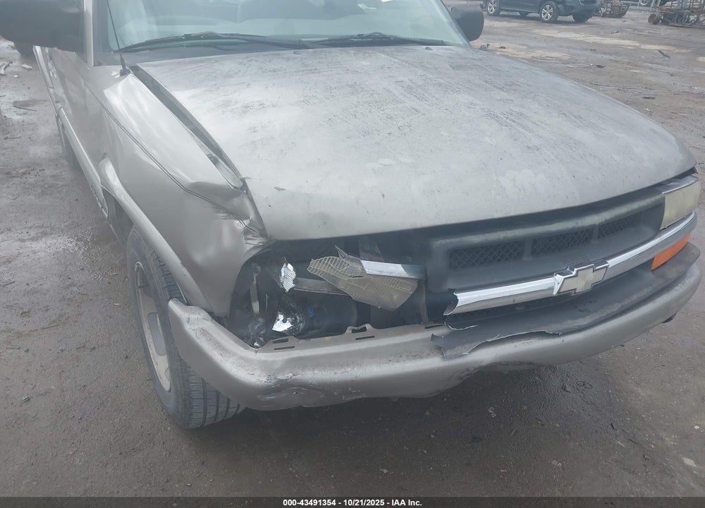 2000 CHEVROLET S-10 LS VIN: 1GCCS14W6Y8144158
