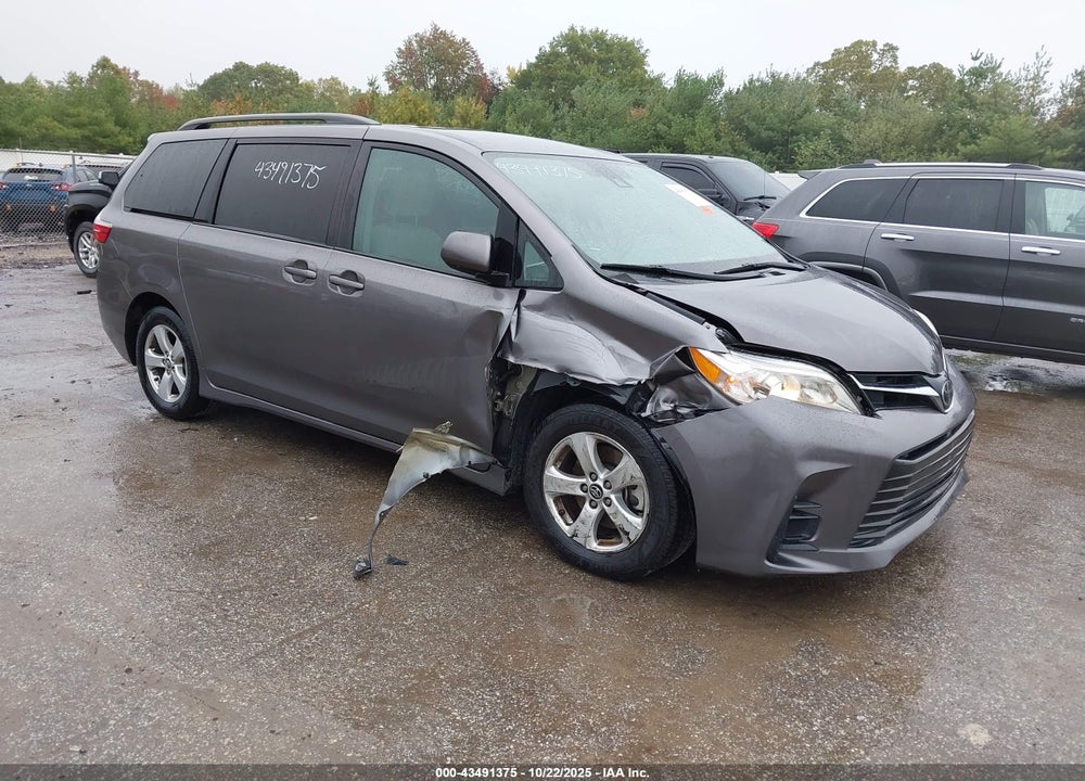 2018 TOYOTA SIENNA LE 8 PASSENGER VIN: 5TDKZ3DC2JS909120