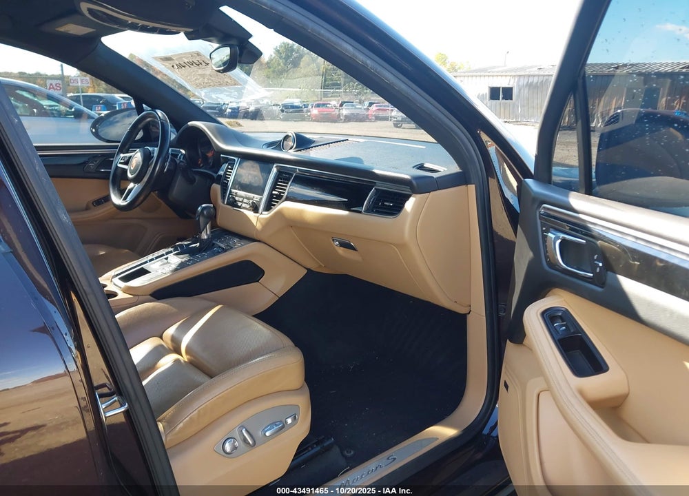 2017 PORSCHE MACAN VIN: WP1AB2A50HLB12763