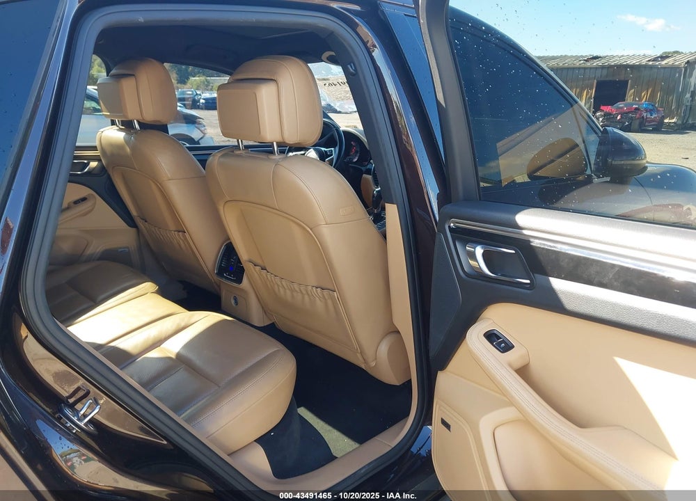 2017 PORSCHE MACAN VIN: WP1AB2A50HLB12763