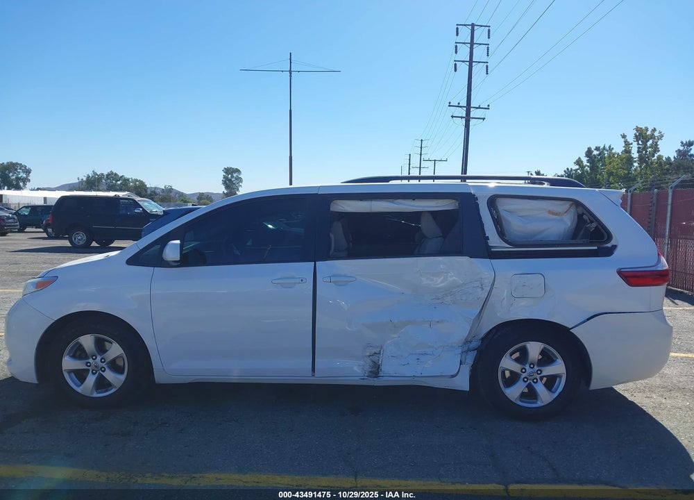 2017 TOYOTA SIENNA LE 8 PASSENGER VIN: 5TDKZ3DCXHS863837